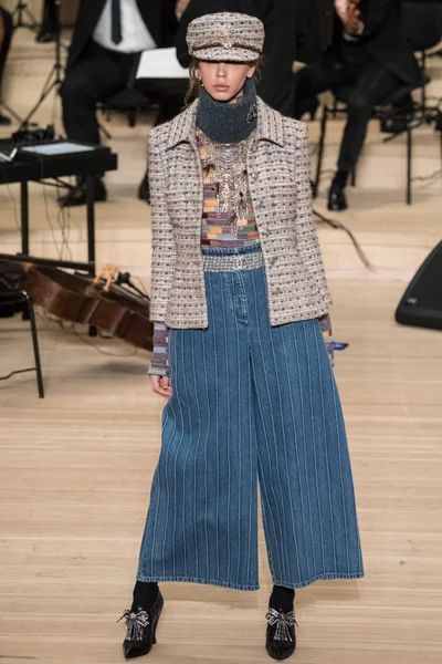 Look 30
